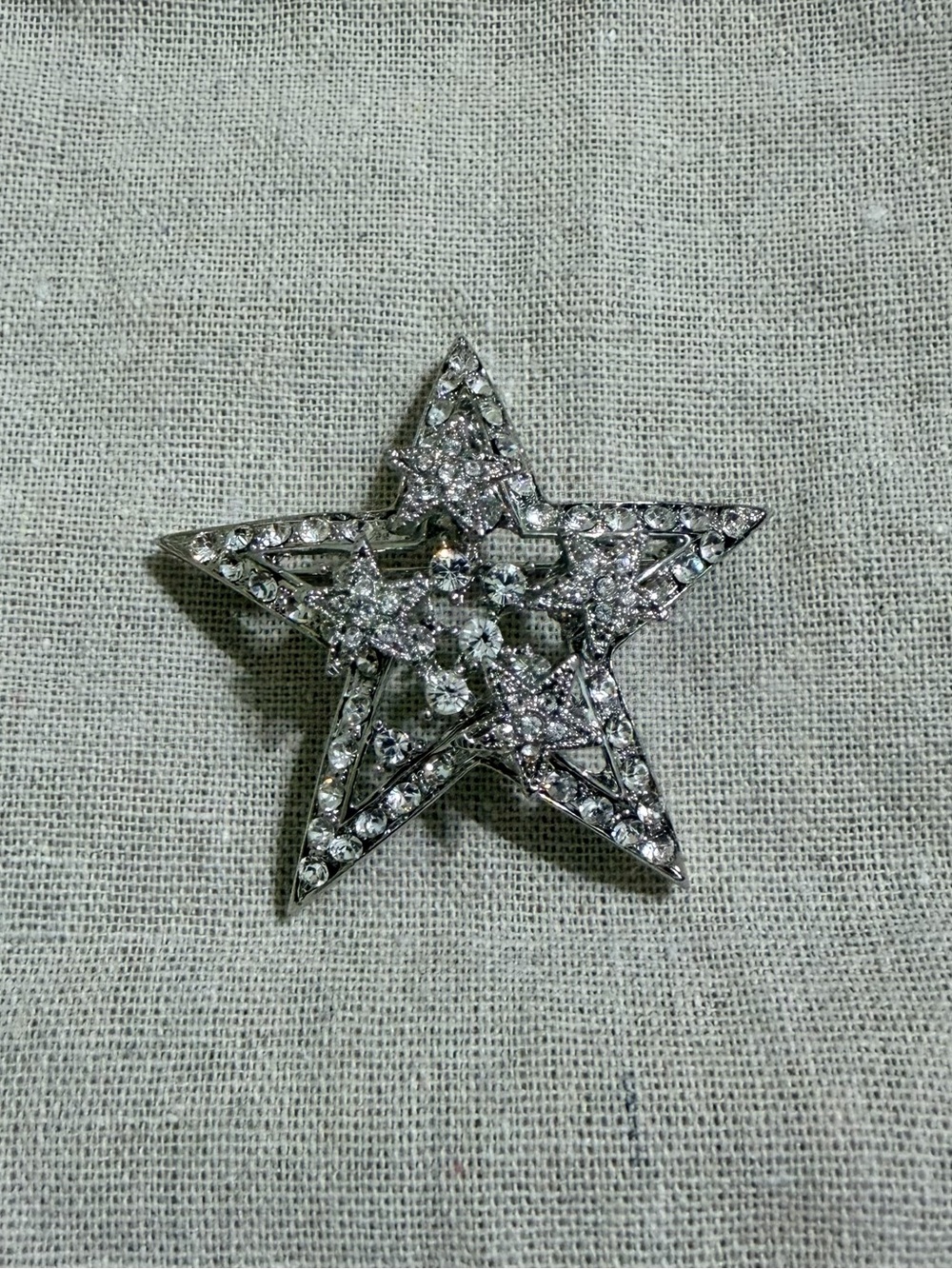 Vintage Rhinestone Sparkling Starburst Crystal Brooch Silver Tone Timeless 2.5”